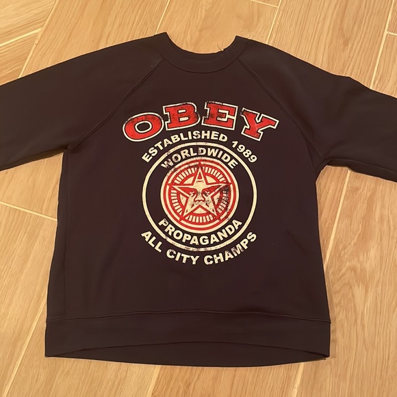 Obey crewneck sweatshirt.Size M in mens.Can be worn oversized for size S women. - Picture 5 of 7